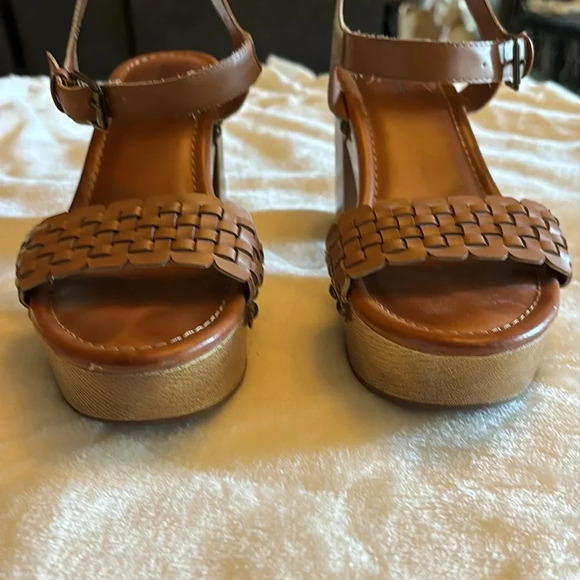 Indigo rd. Women's High Block Heel Open Toe Strappy Faux Leather Sandal 91/2M - Picture 3 of 9